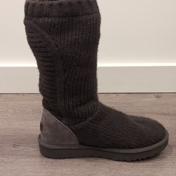 Ugg Capra Boots Ribbed Knit Genuine Shearling Lined boots 8 - Picture 3 of 10